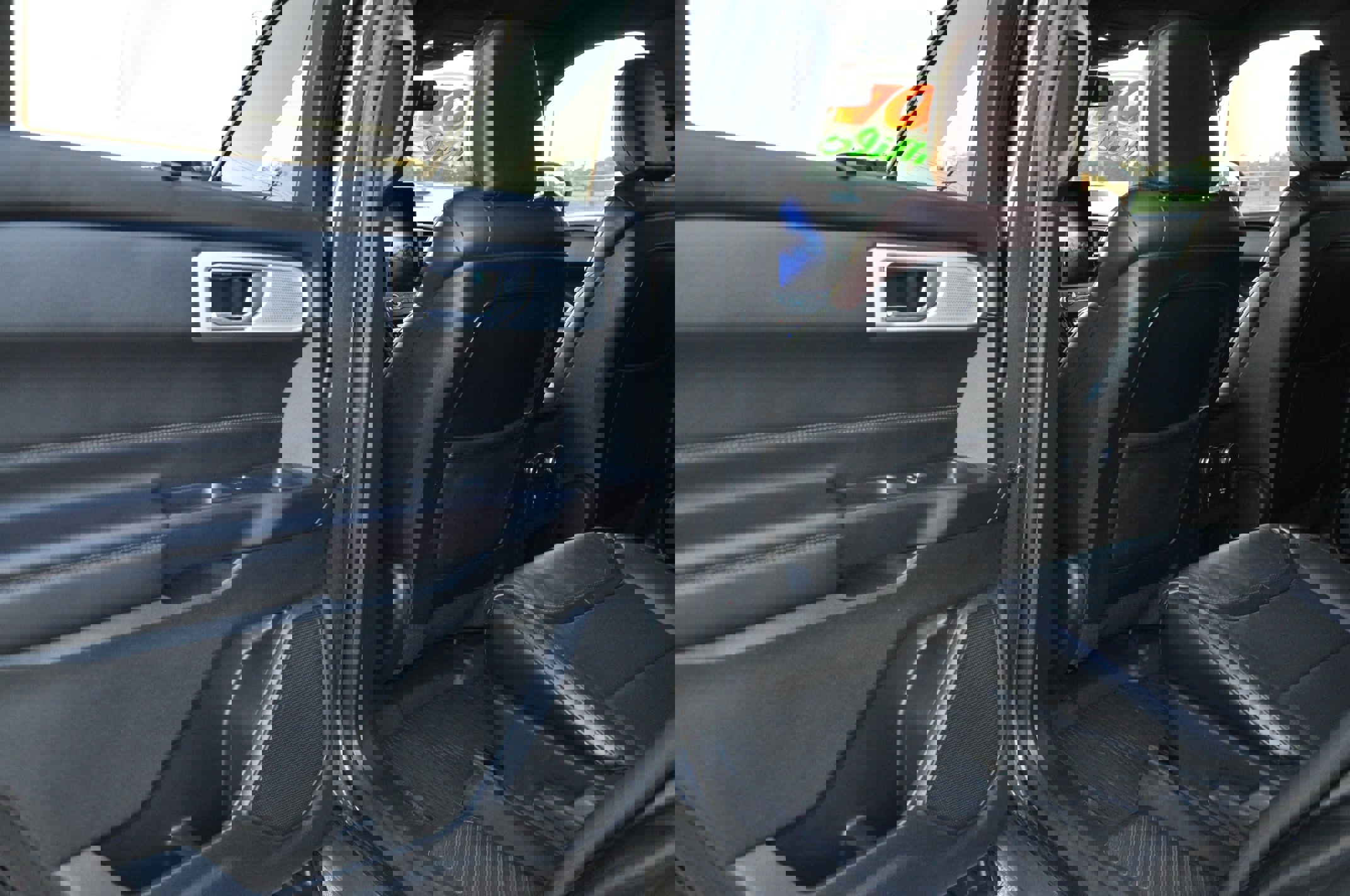 Used 2020 Ford Explorer Platinum w/ Premium Technology Package image 13