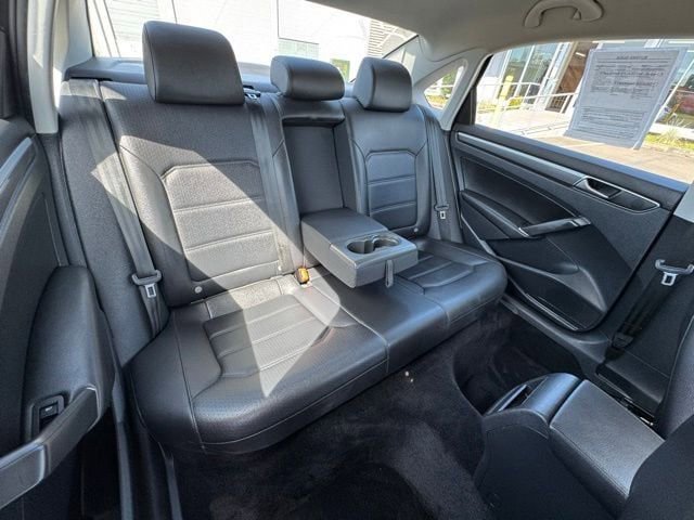 Used 2018 Volkswagen Passat 2.0T R-Line FWD image 31