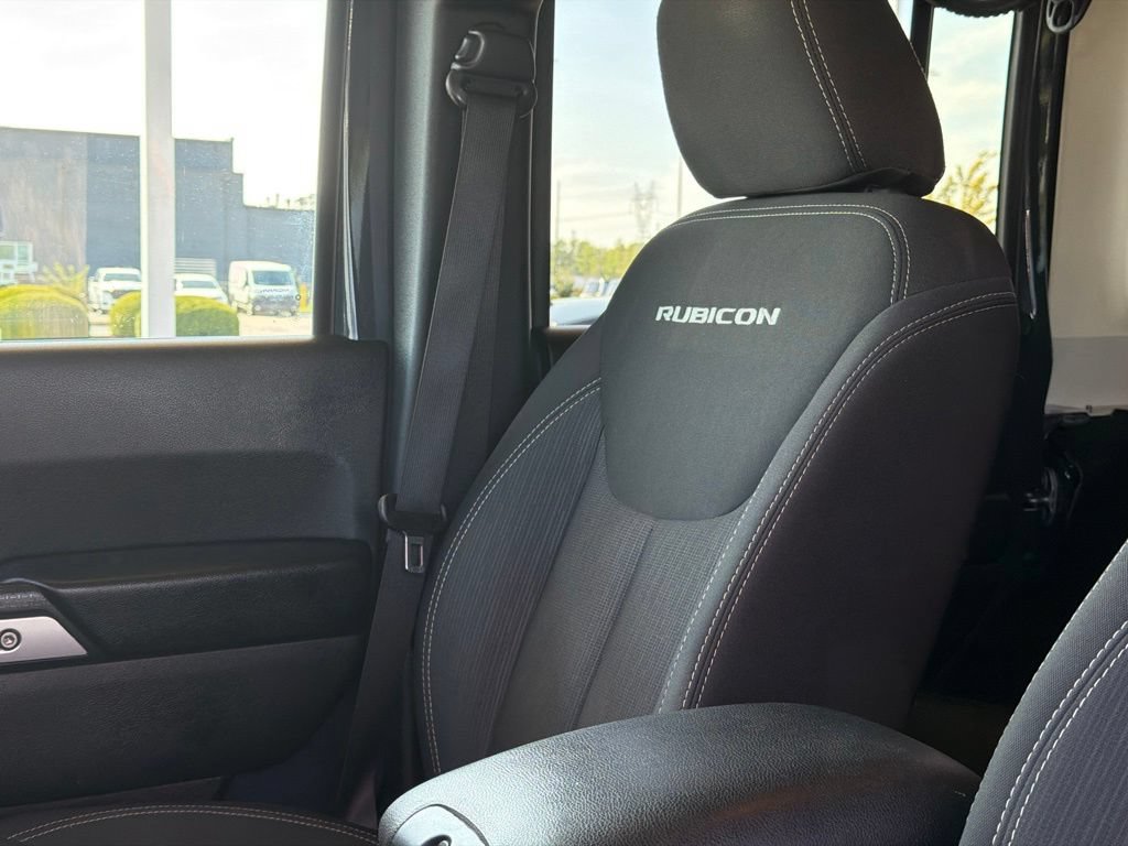Used 2016 Jeep Wrangler Unlimited Rubicon w/ Connectivity Group AWD/4WD image 14