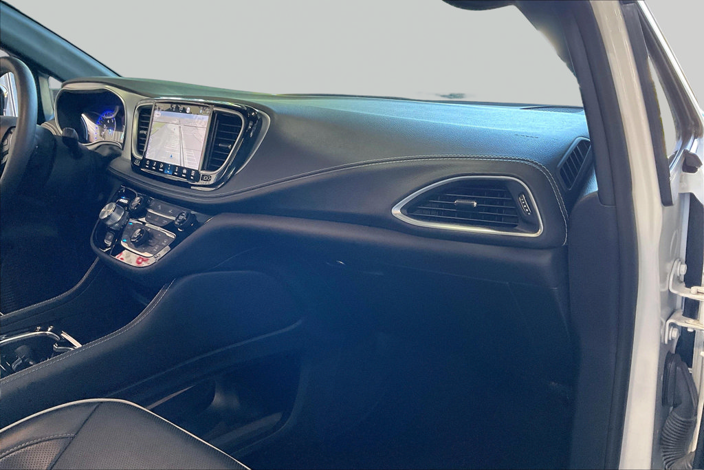 Used 2025 Chrysler Pacifica Limited FWD image 25