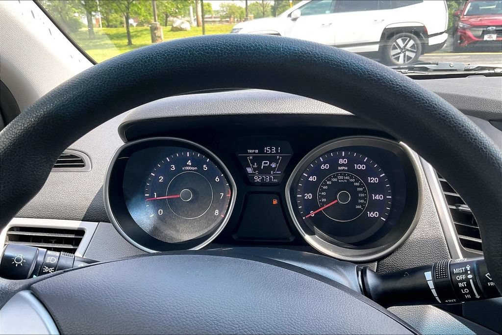 Used 2015 Hyundai Elantra SE FWD image 23