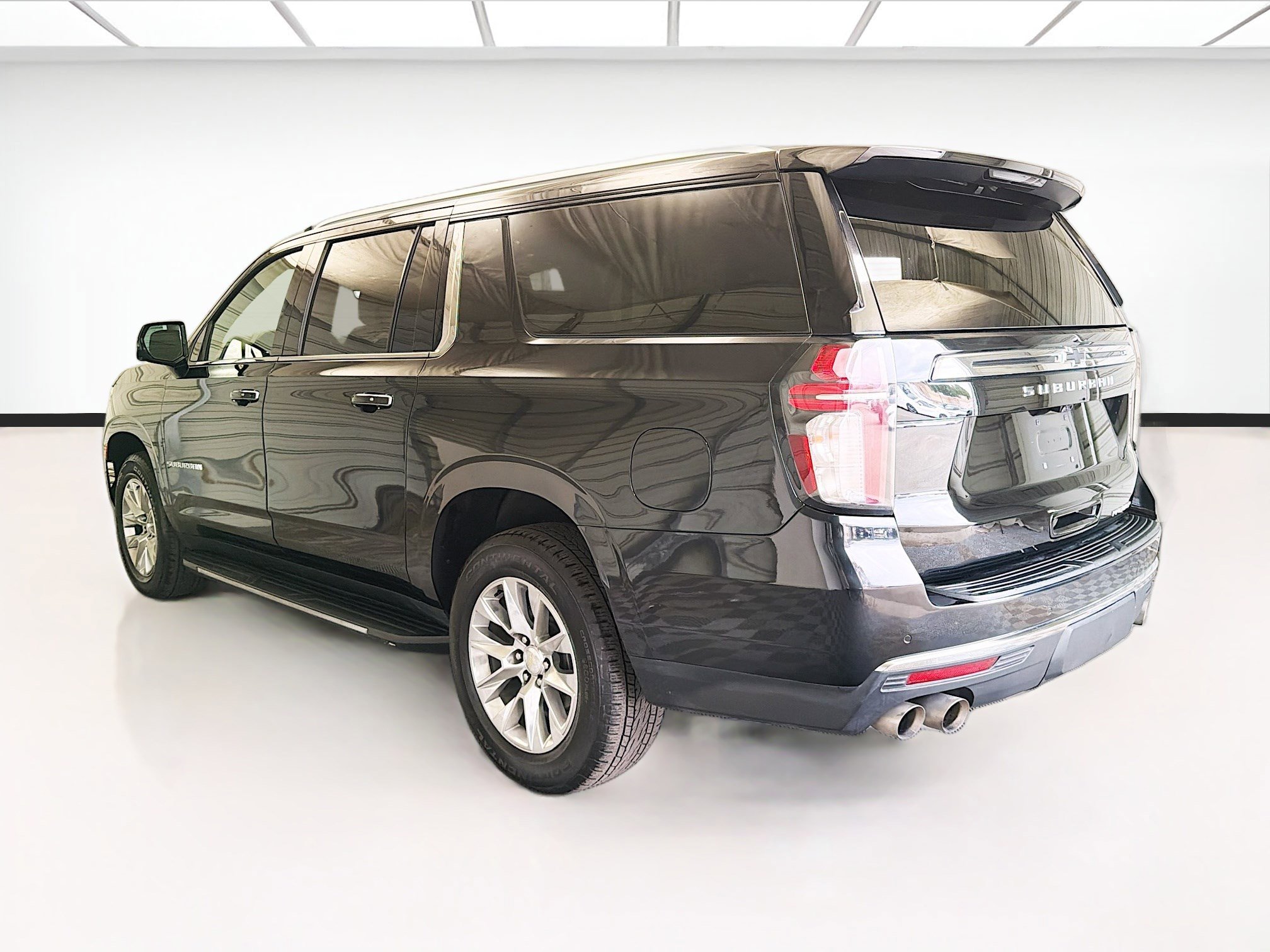 Used 2021 Chevrolet Suburban Premier w/ Premium Package RWD image 5