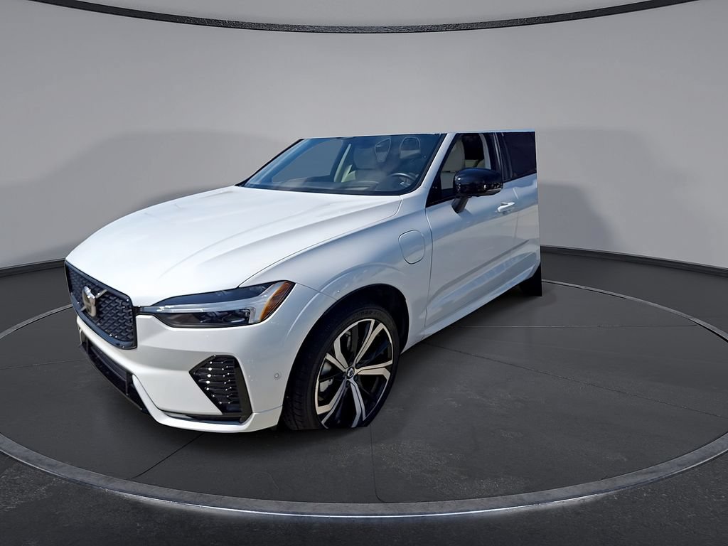 Used 2023 Volvo XC60 T8 Ultimate w/ Protection Package AWD/4WD image 3