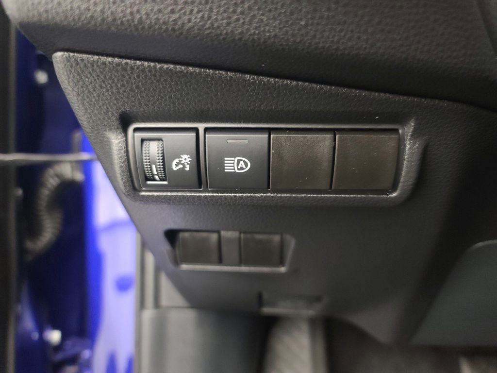 Used 2025 Toyota Corolla Cross LE image 26