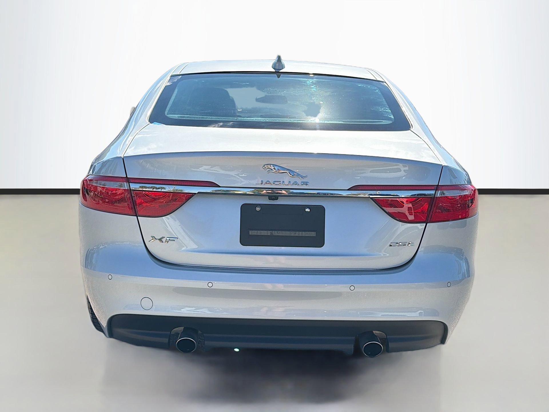 Used 2018 Jaguar XF Premium image 5