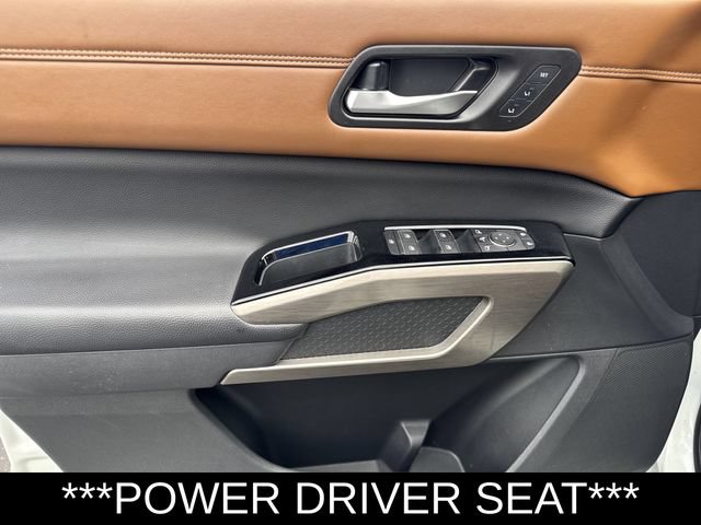 Used 2024 Nissan Pathfinder Platinum AWD/4WD image 9