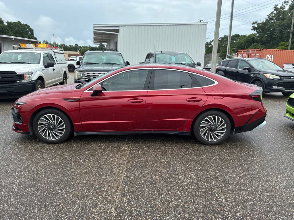 Used 2025 Hyundai Sonata Limited FWD image 5