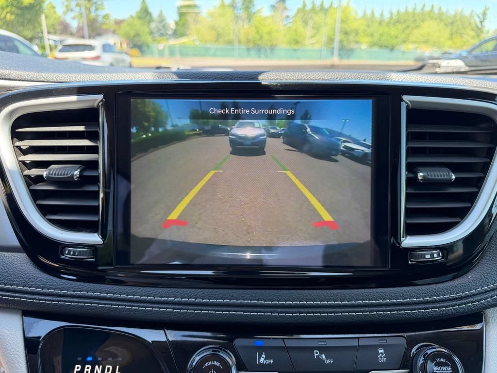 Used 2023 Chrysler Pacifica Touring-L FWD image 24