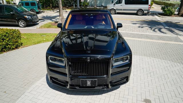 Used 2019 Rolls-Royce Cullinan image 3