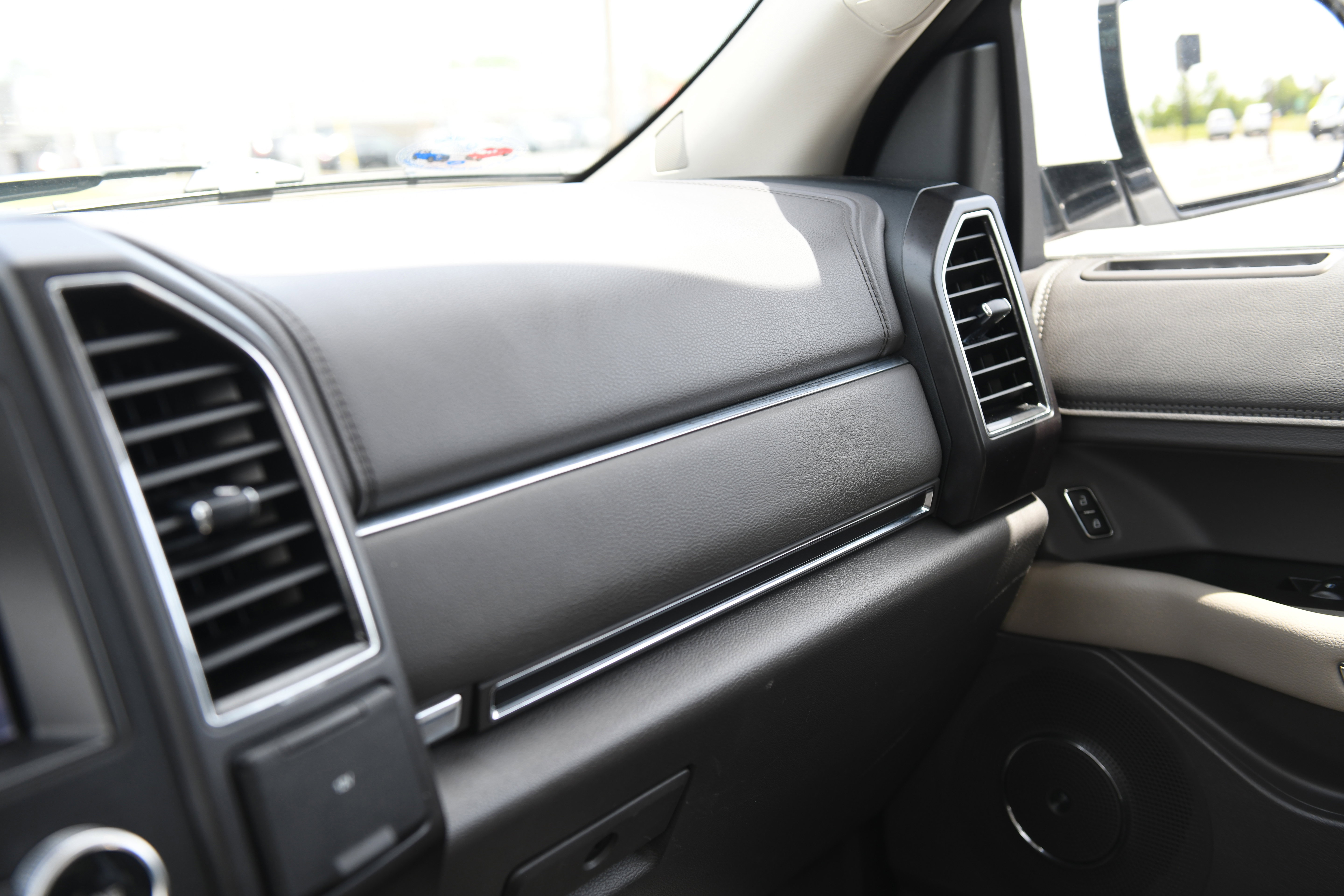 Used 2020 Ford Expedition Limited w/ Equipment Group 301A image 22