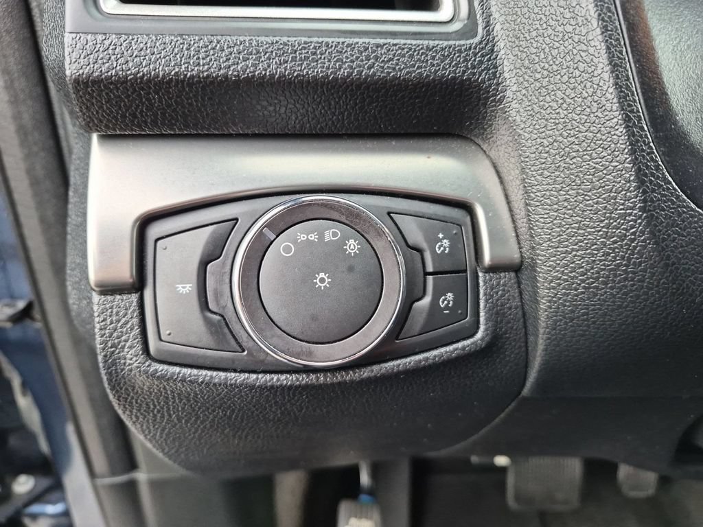 Used 2018 Ford Explorer XLT FWD image 17
