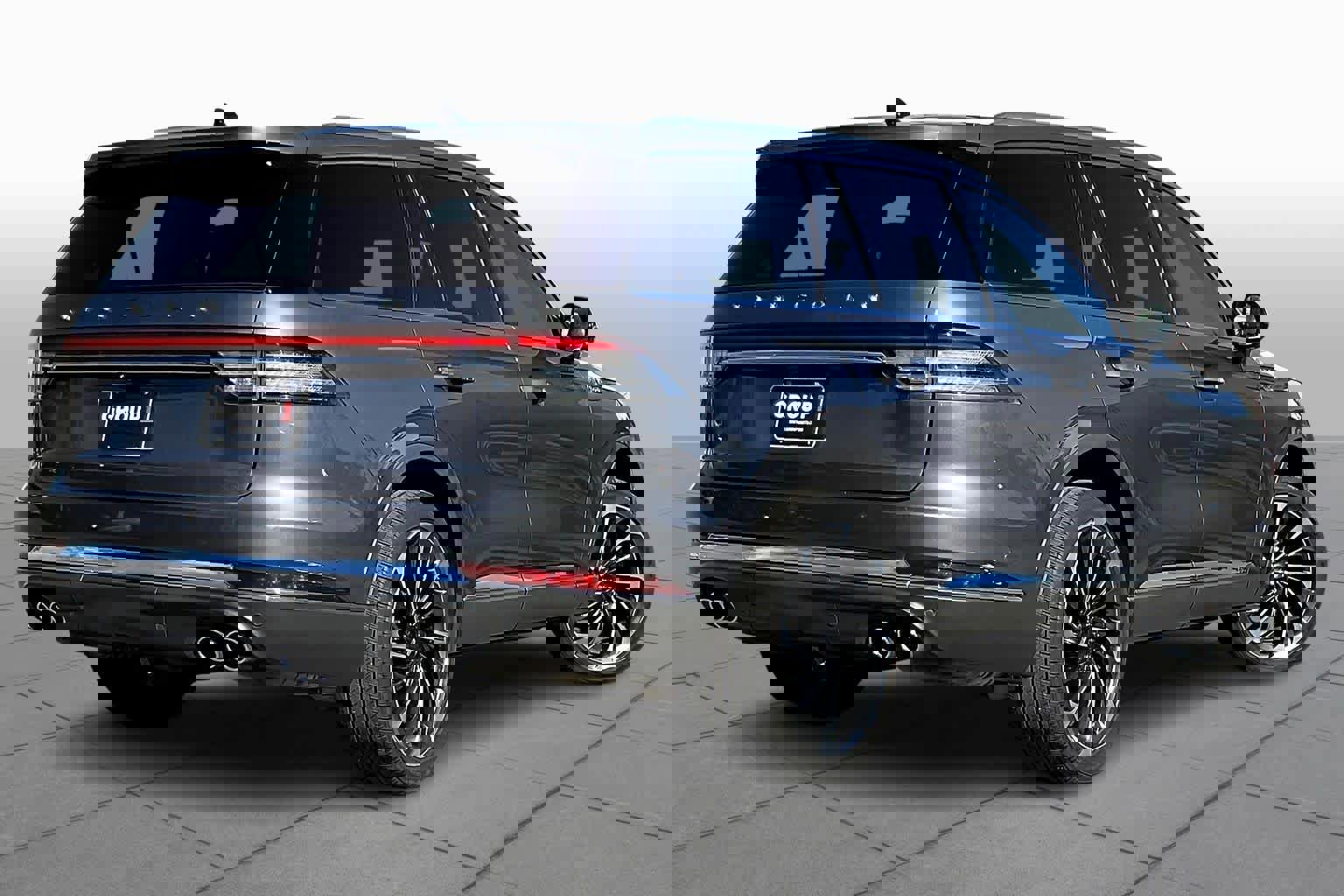 Used 2023 Lincoln Aviator Reserve w/ Equipment Group 201A image 12