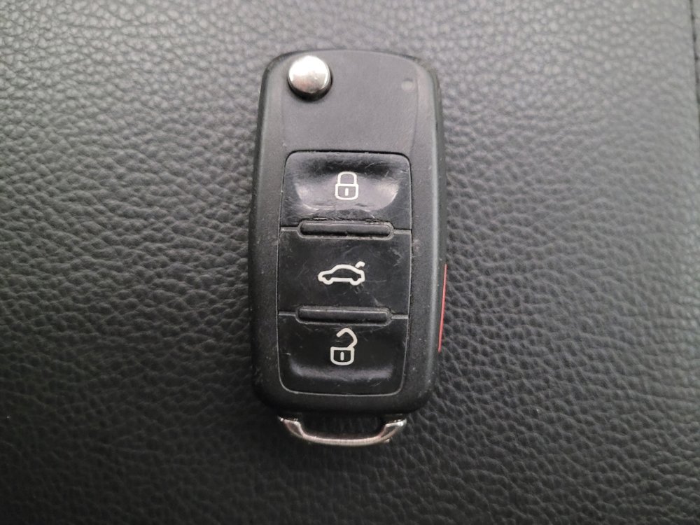 Used 2016 Volkswagen Tiguan S image 32