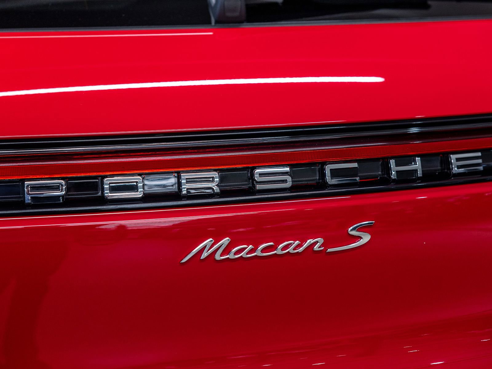 Certified 2024 Porsche Macan S AWD/4WD image 21