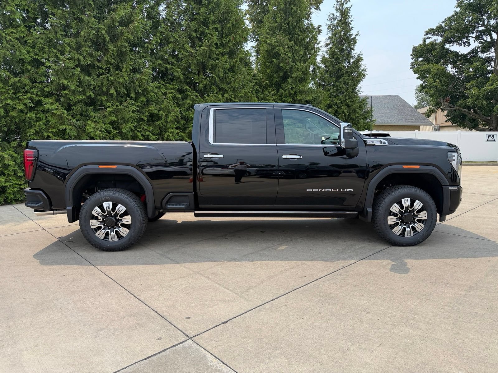 New 2026 GMC Sierra 3500 Denali w/ Denali Reserve Package AWD/4WD image 32