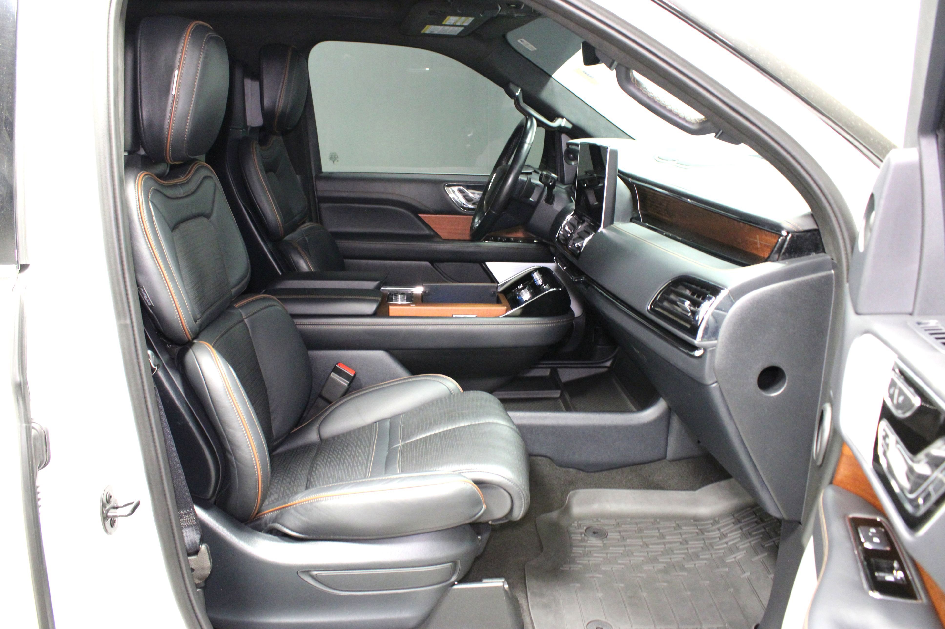 Used 2023 Lincoln Navigator L Black Label AWD/4WD image 17