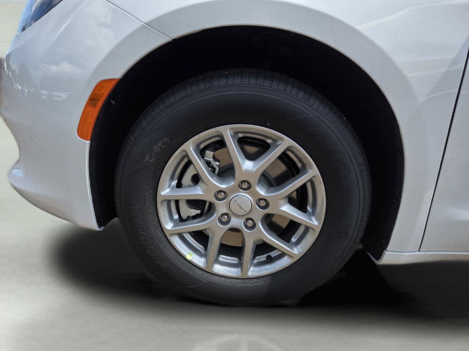 New 2027 Chrysler Pacifica LX FWD image 22