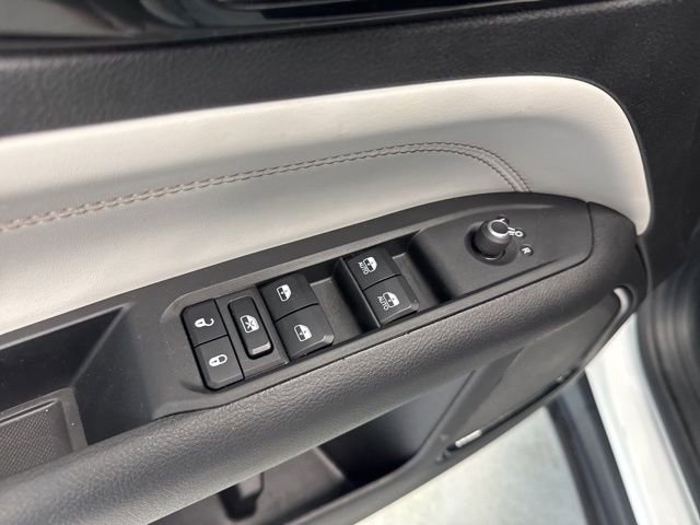 Used 2025 Jeep Compass Limited image 18