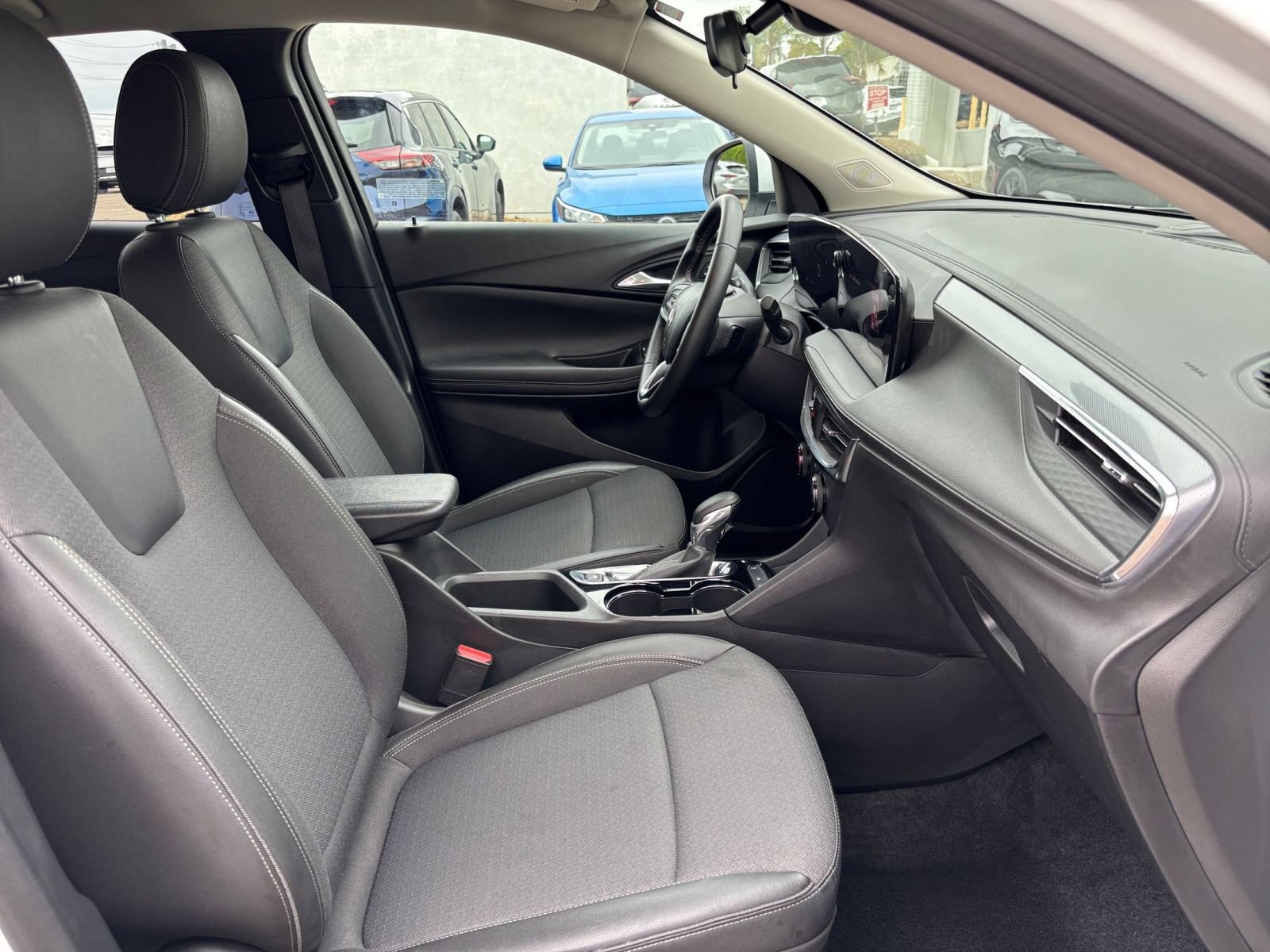 Used 2025 Buick Encore GX Preferred FWD image 35