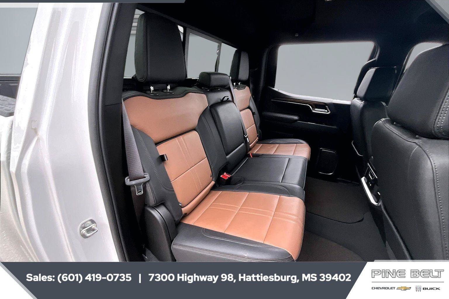 Used 2024 Chevrolet Silverado 1500 High Country w/ Technology Package AWD/4WD image 21