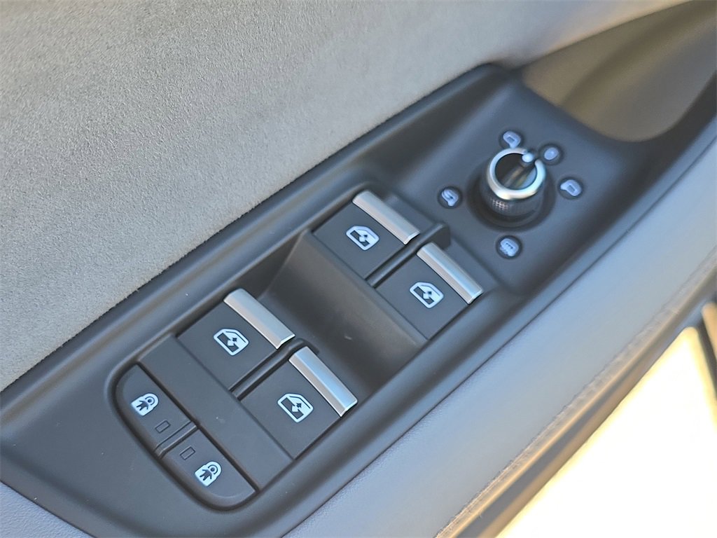 Used 2025 Audi SQ7 Premium Plus image 25