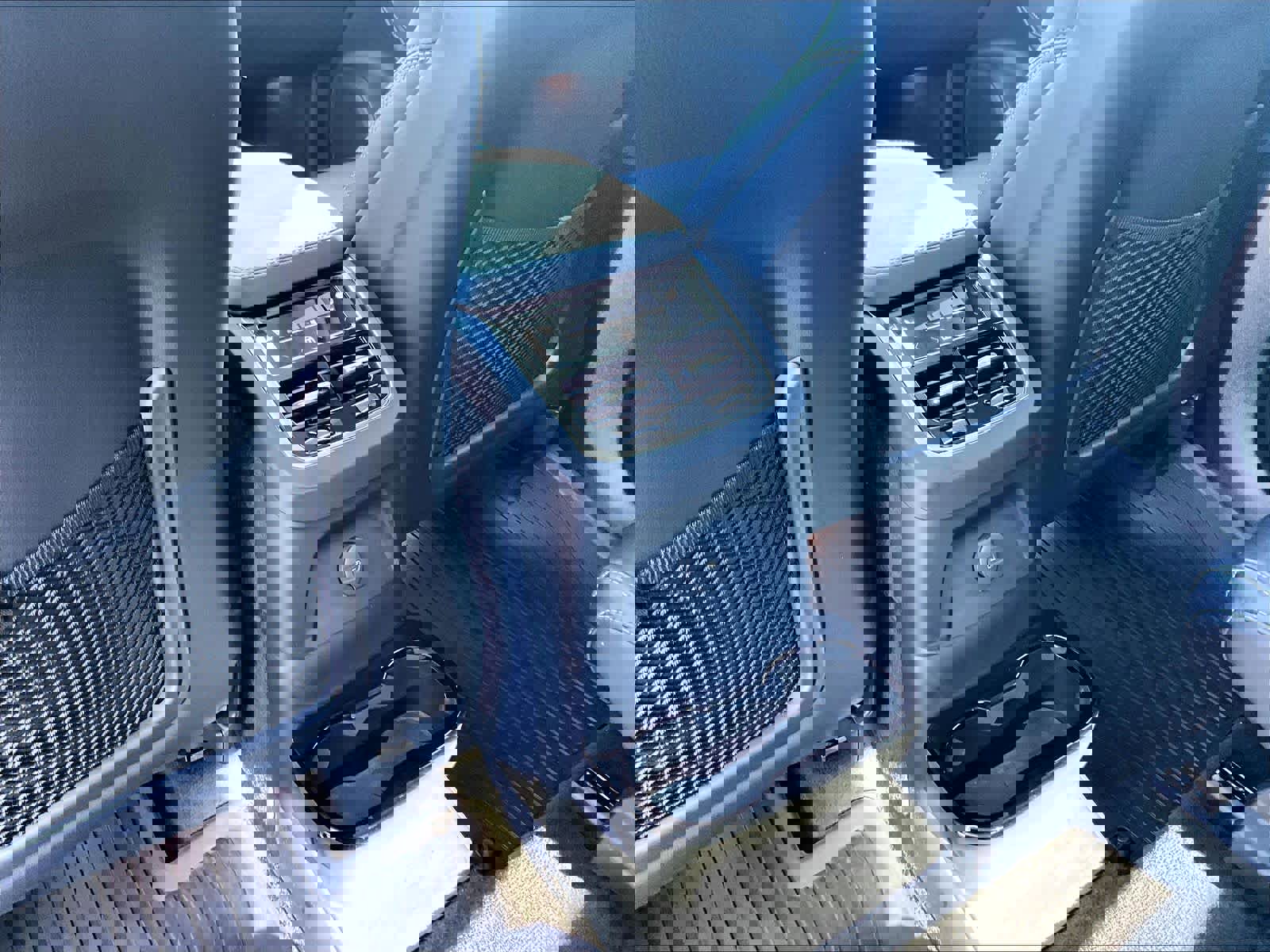 Used 2024 Volvo XC90 T8 Ultimate w/ Protection Package Premier AWD/4WD image 37