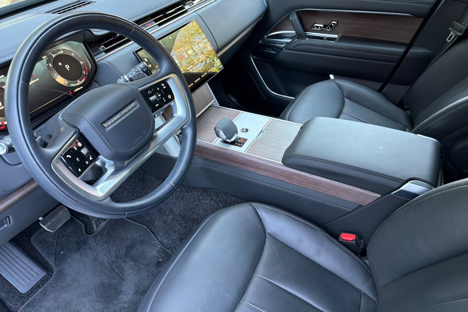 Used 2024 Land Rover Range Rover Long Wheelbase SE AWD/4WD image 4