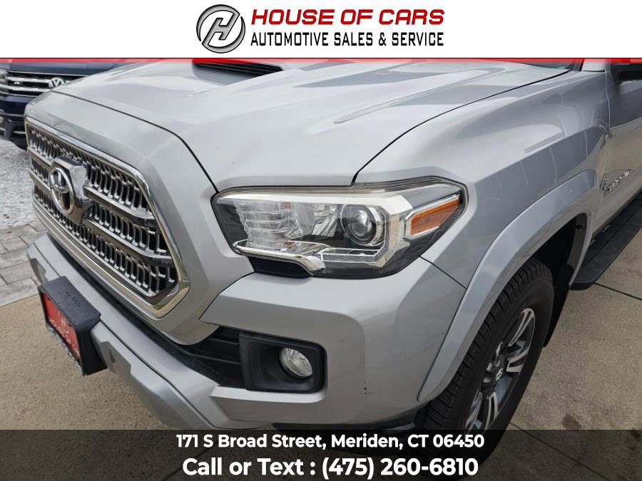 Used 2017 Toyota Tacoma TRD Sport image 9