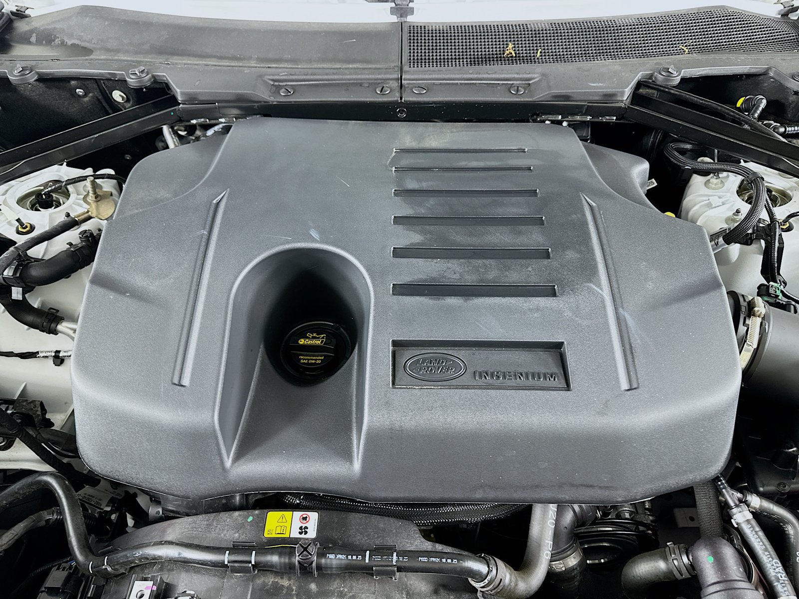 New 2026 Land Rover Defender 130 X-Dynamic SE AWD/4WD image 14