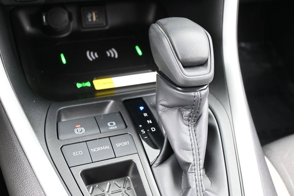 Used 2025 Toyota RAV4 XLE w/ Convenience Package FWD image 21