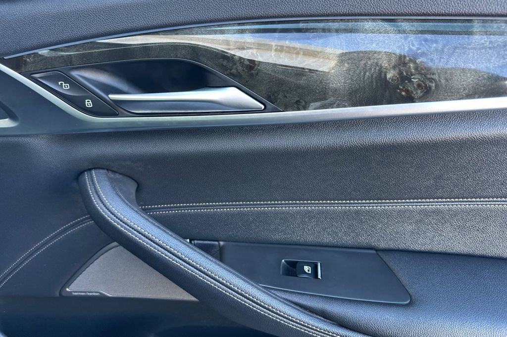 Used 2023 BMW 530e w/ M Sport Package image 18