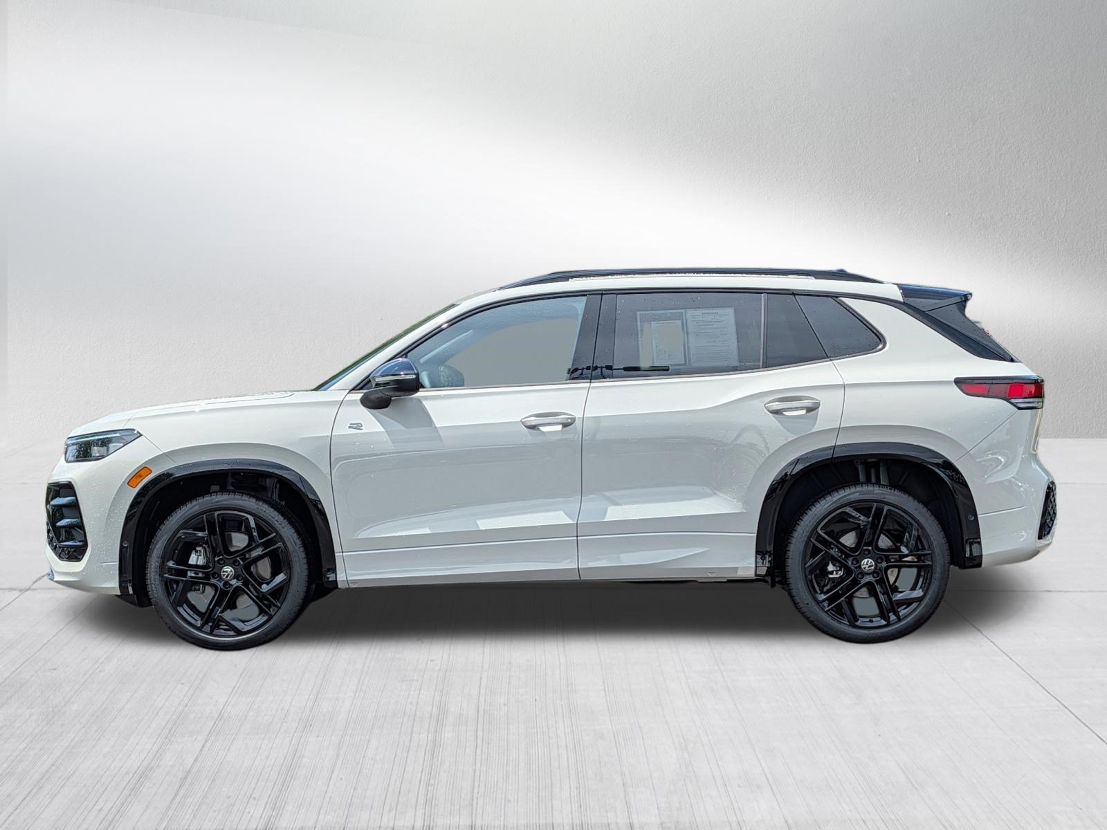 Certified 2026 Volkswagen Tiguan SE R-Line AWD/4WD image 4