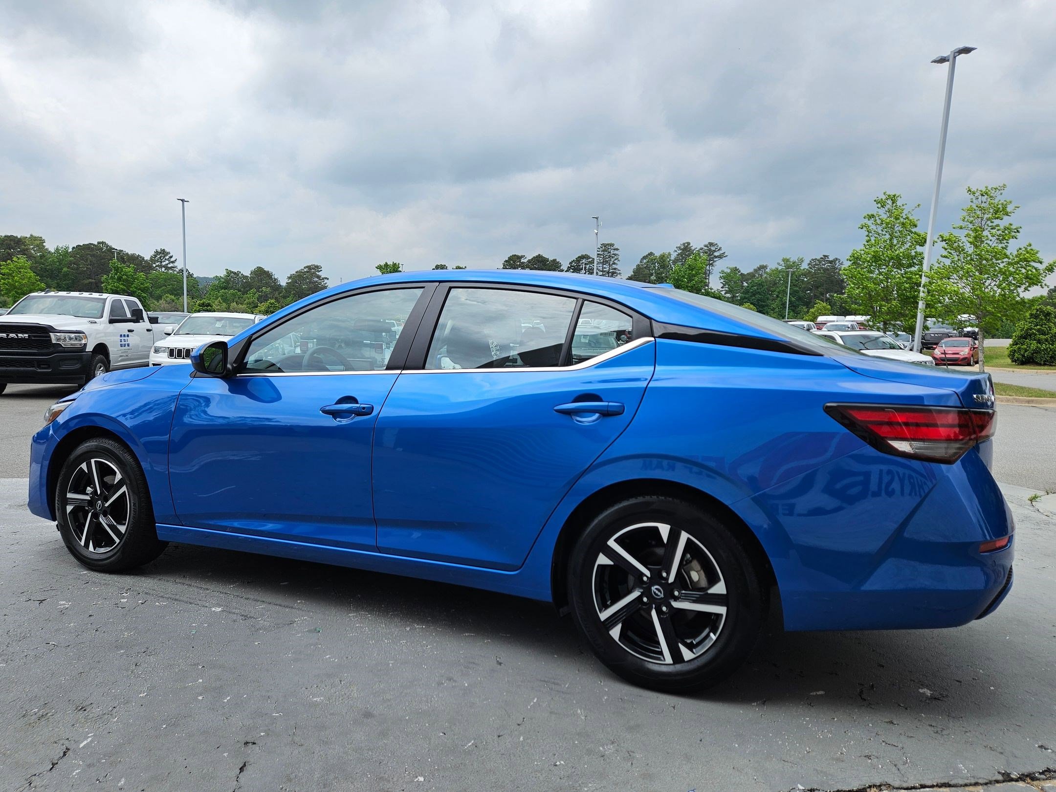 Used 2025 Nissan Sentra SV FWD image 5