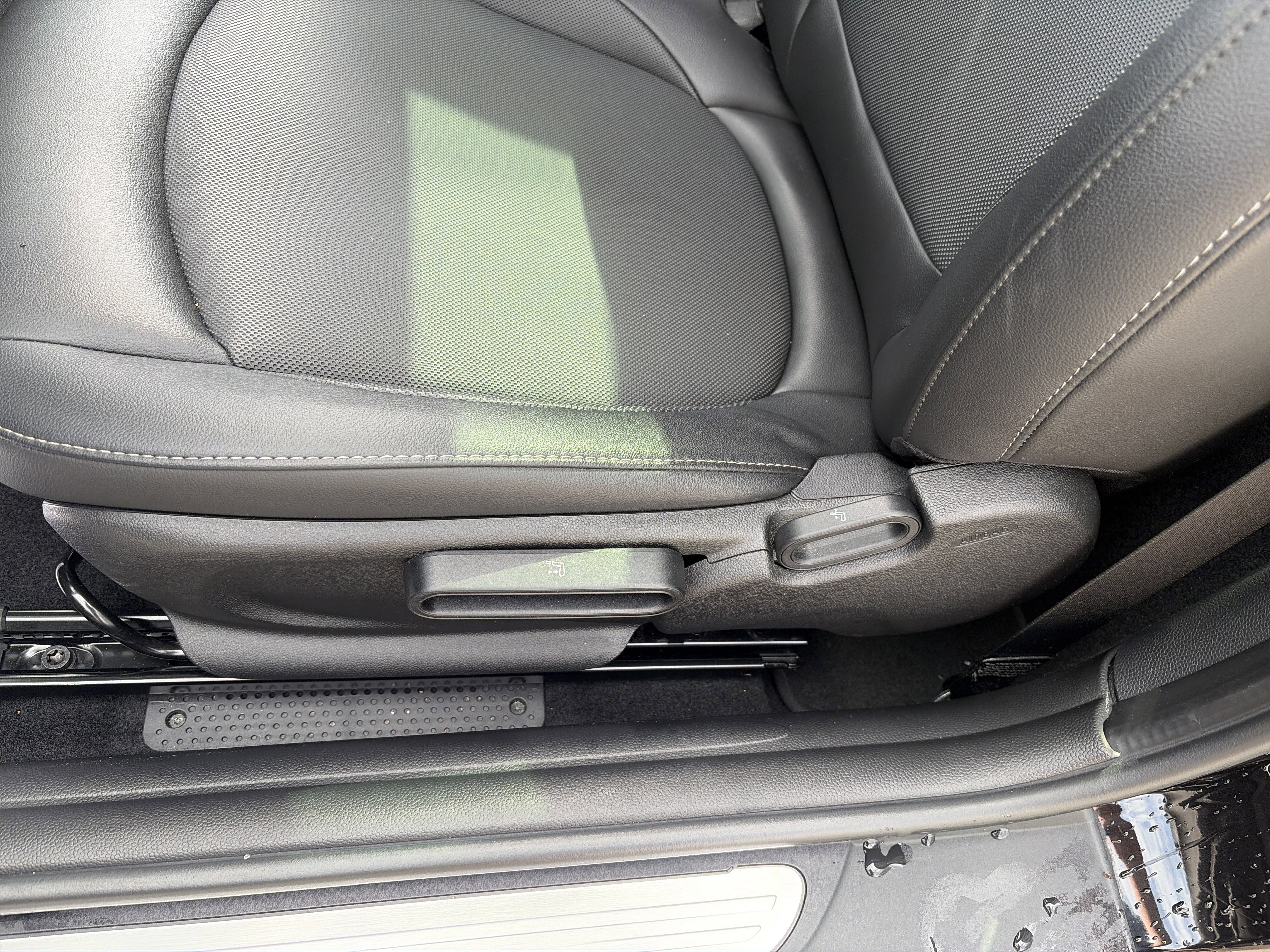 Used 2022 MINI Cooper 2-Door Hardtop image 18