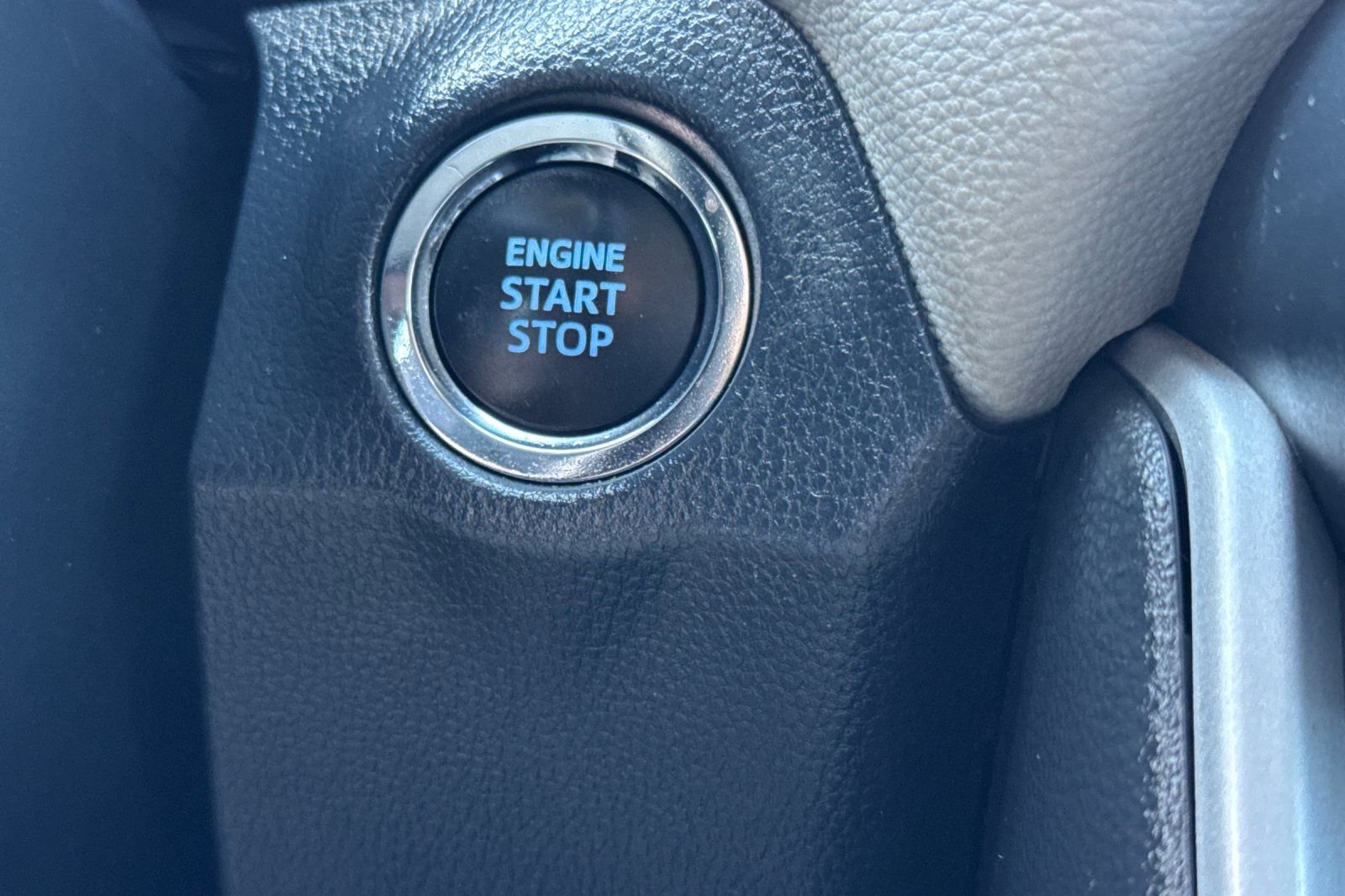 Used 2022 Toyota RAV4 XLE Premium image 23