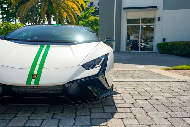 Used 2023 Lamborghini Huracan Tecnica RWD image 8