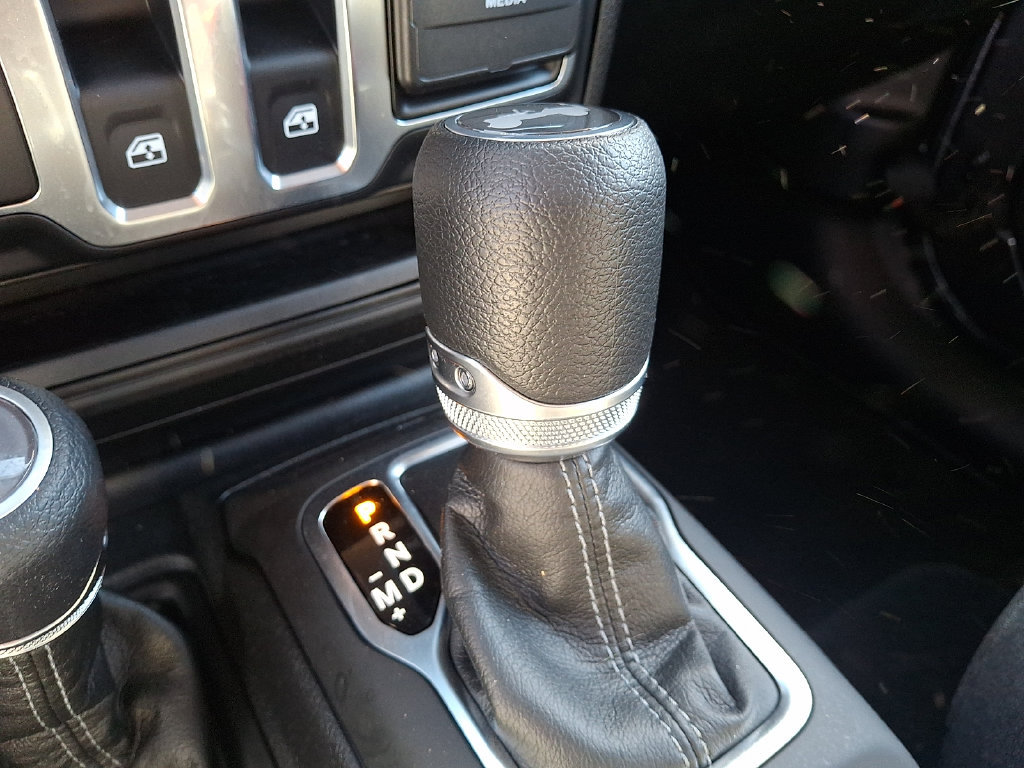 Used 2025 Jeep Wrangler Sport AWD/4WD image 14