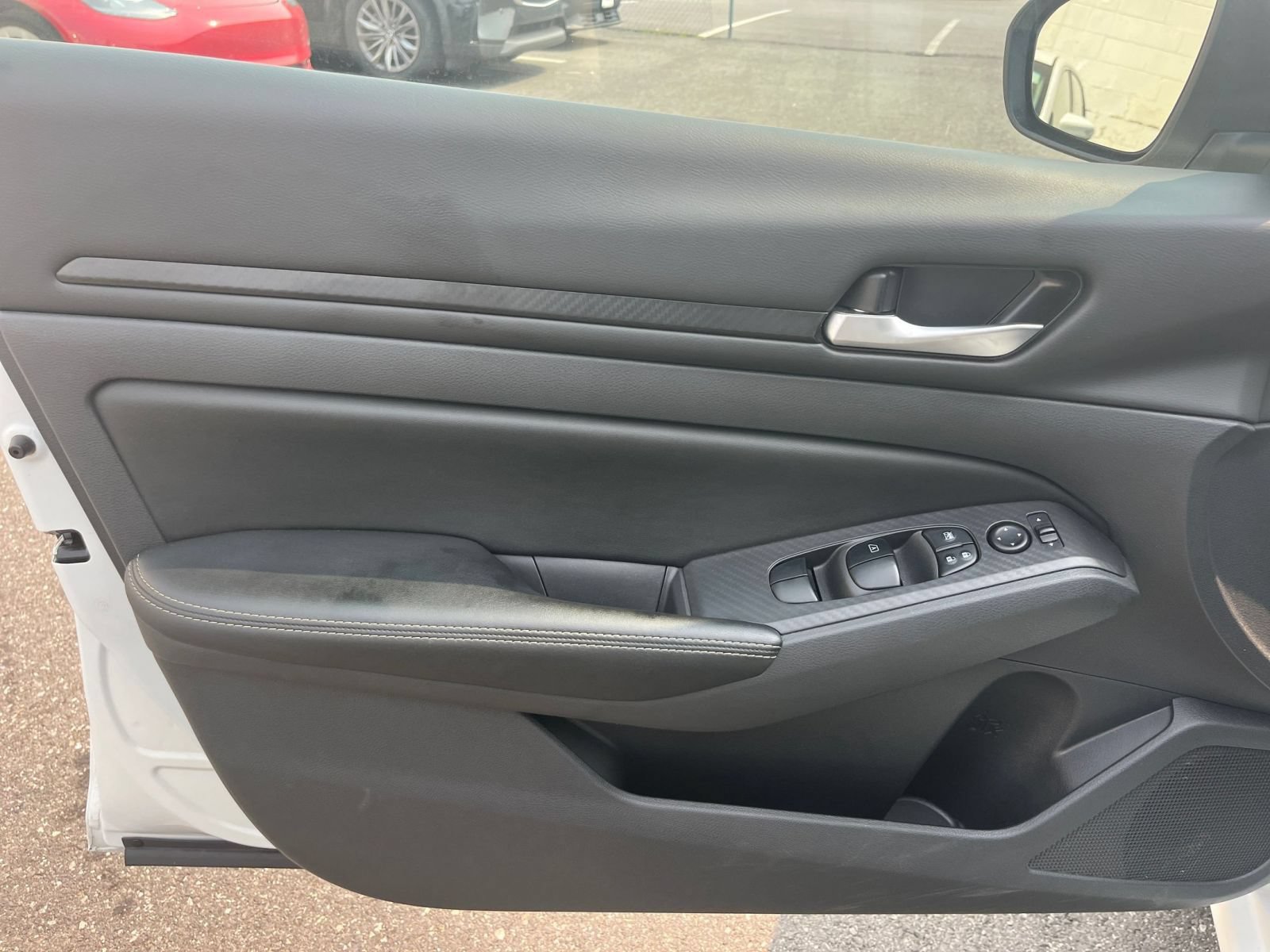 Used 2025 Nissan Altima 2.5 SV FWD image 18