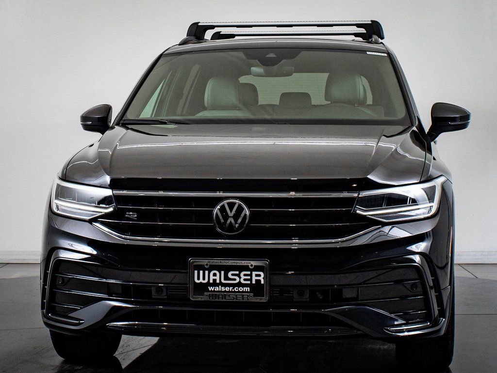 Used 2024 Volkswagen Tiguan SE R-Line image 2