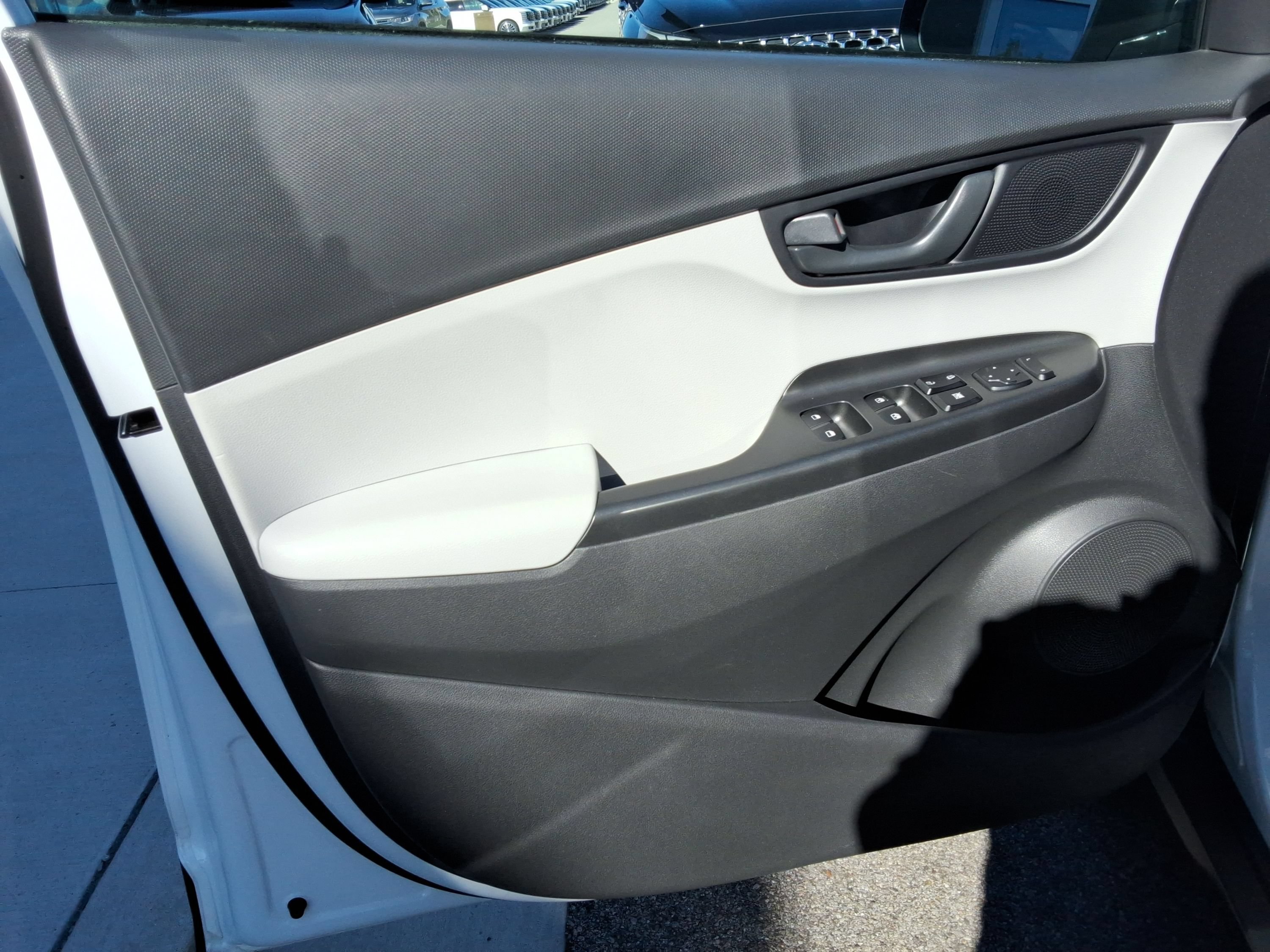 Used 2023 Hyundai Kona SEL AWD/4WD image 35