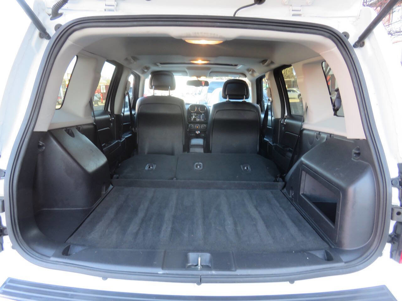 Used 2017 Jeep Patriot High Altitude image 25