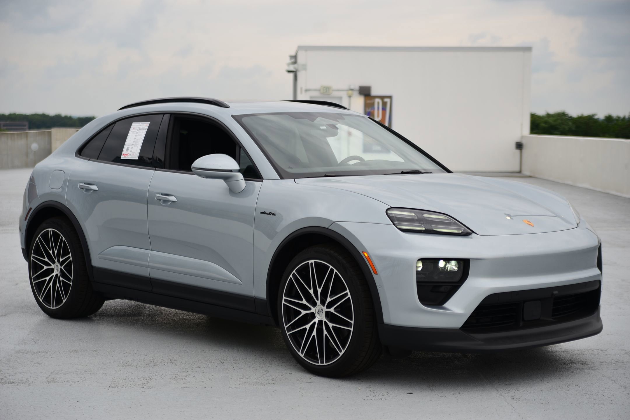 Certified 2025 Porsche Macan 4 Electric image 7