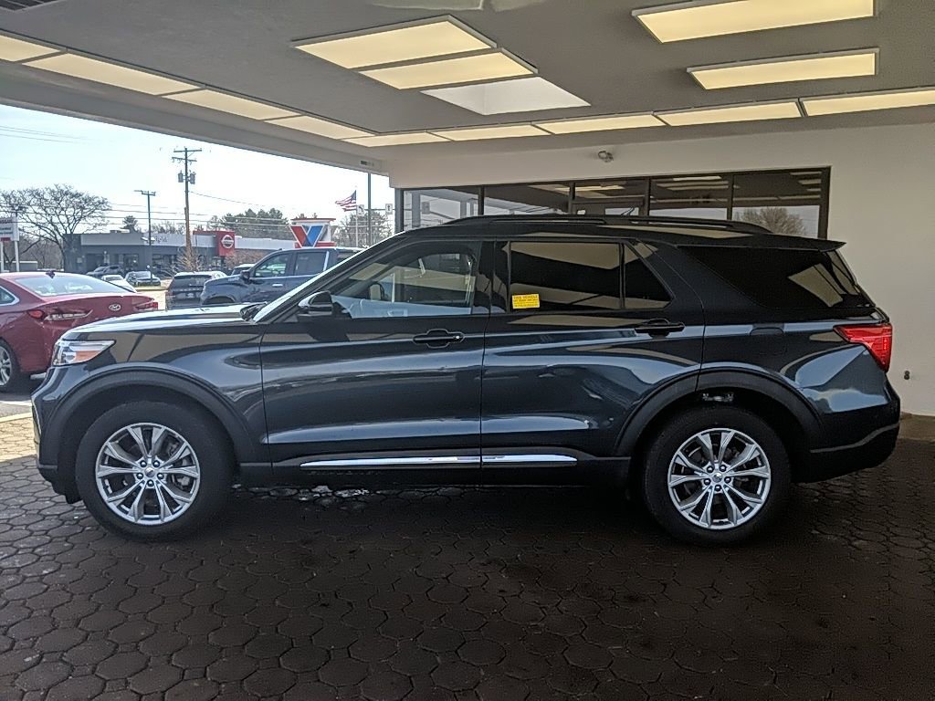 Used 2023 Ford Explorer XLT w/ Equipment Group 202A image 11