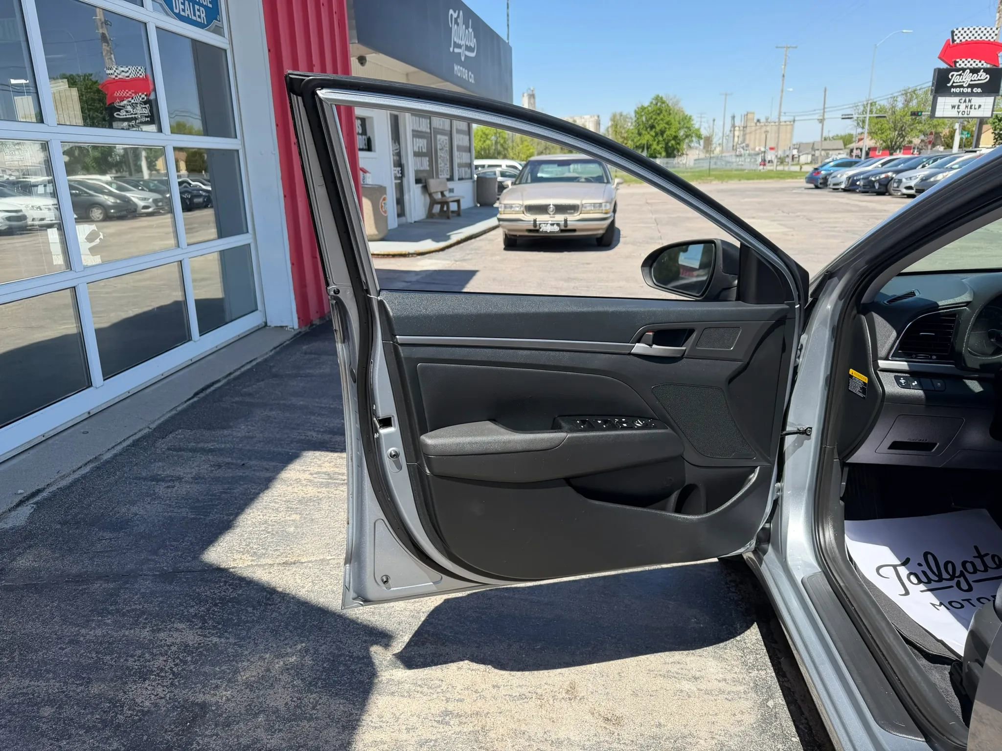 Used 2017 Hyundai Elantra Limited FWD image 9