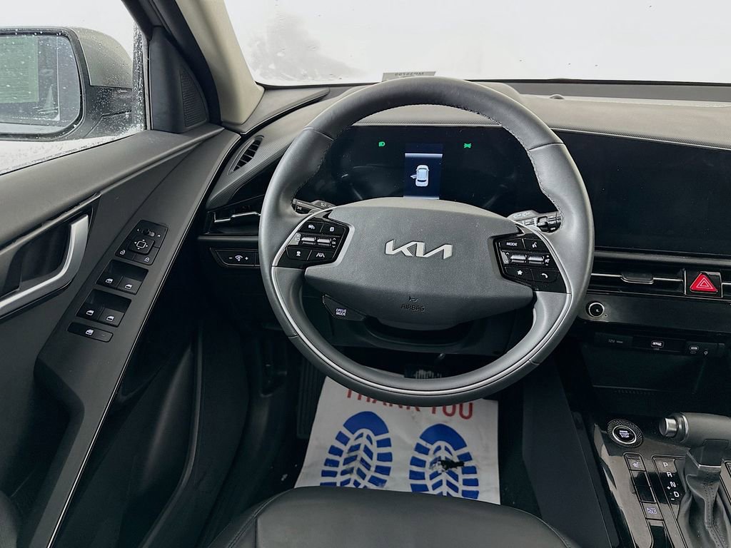 Used 2023 Kia Niro EX image 30