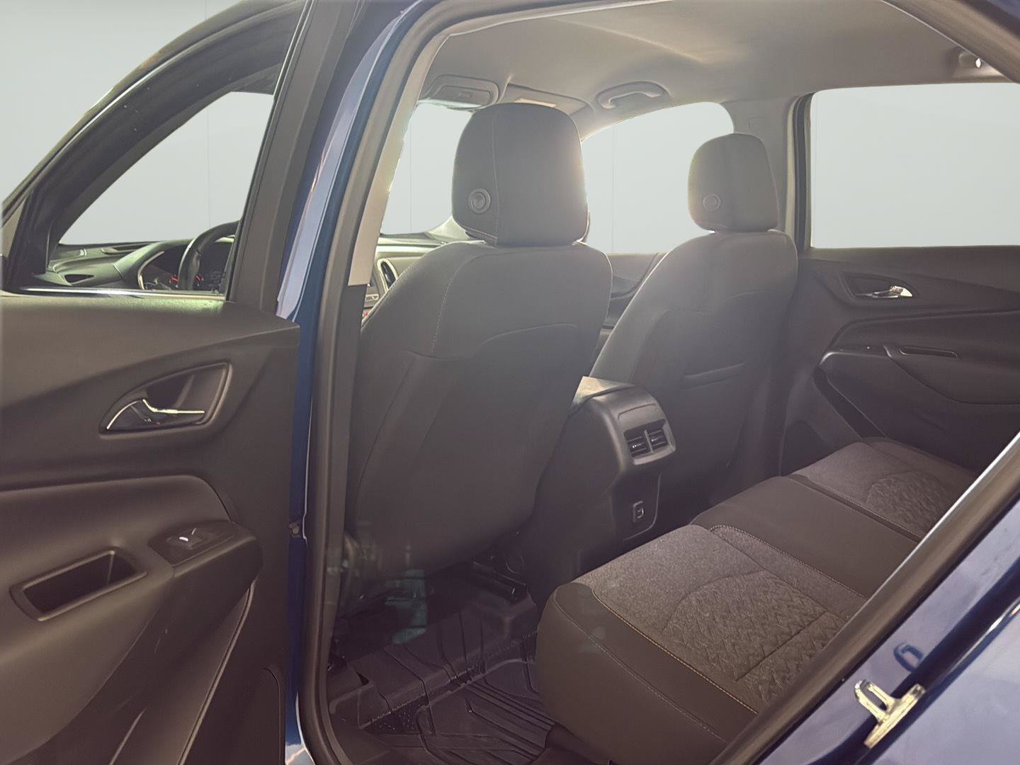 Used 2023 Chevrolet Equinox LT FWD image 9