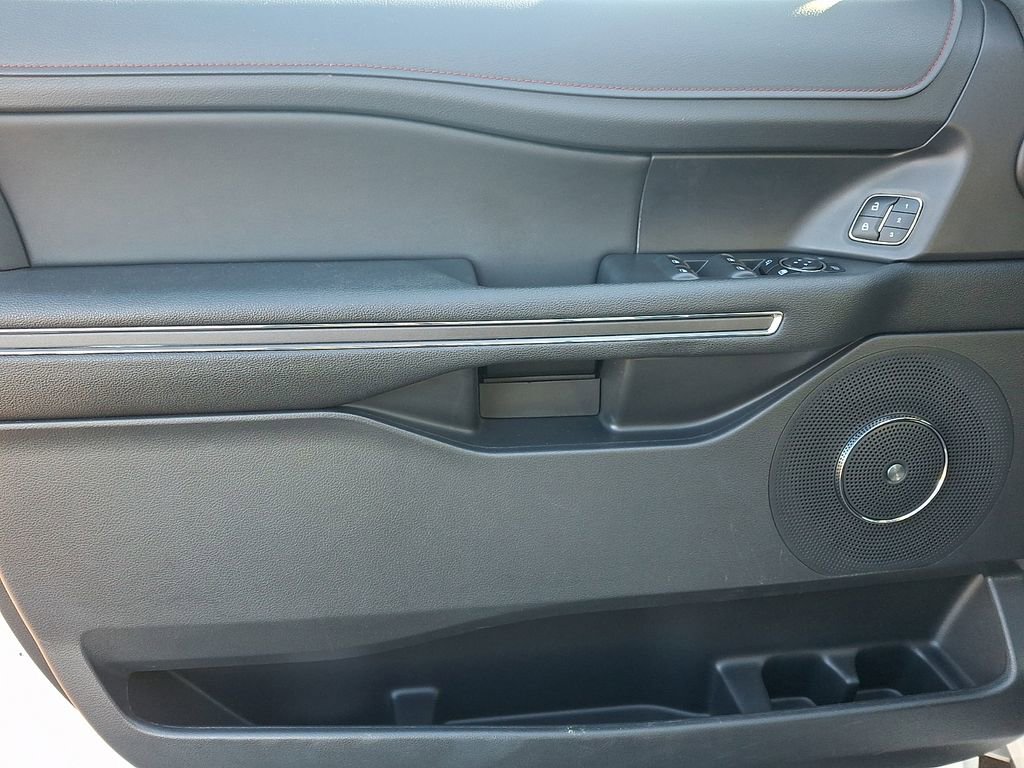 Used 2022 Ford Expedition Limited image 12