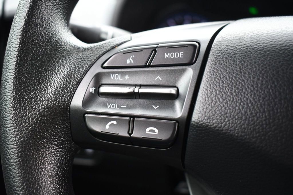 Used 2019 Hyundai Kona SE w/ Cargo Package image 13