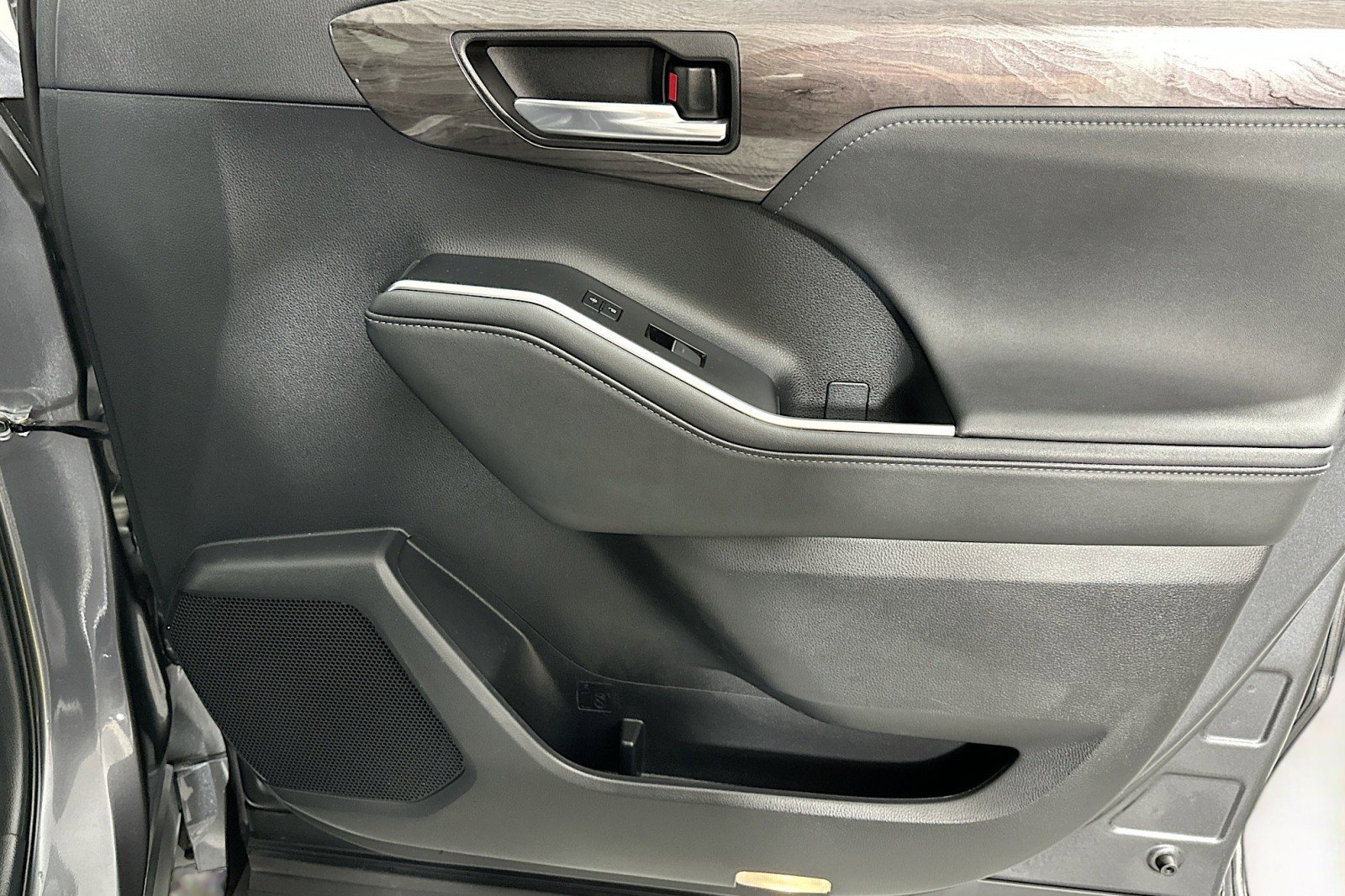 Used 2023 Toyota Highlander Limited image 24