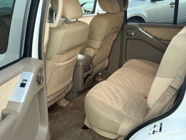 Used 2011 Nissan Pathfinder SV image 29